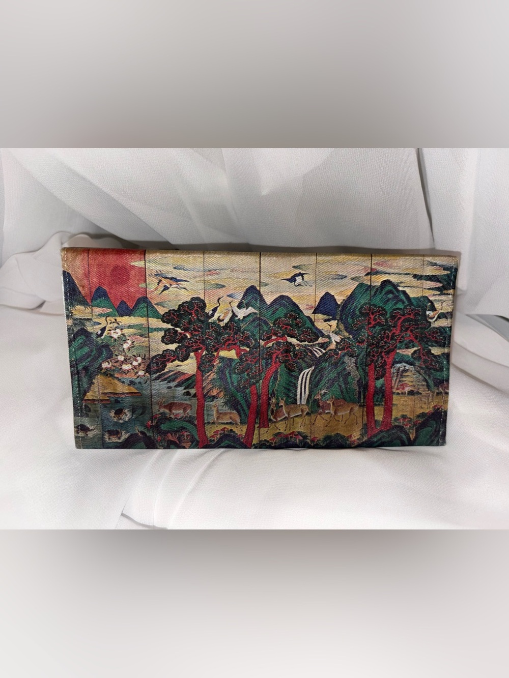 Vibrant silk walet